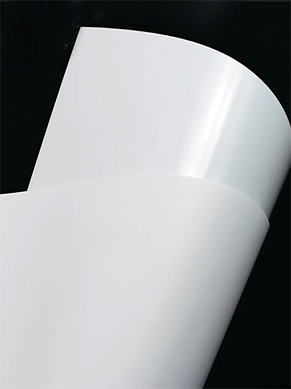 Dettaglio di fogli con plastificazione lucida e opaca per protezione packaging - Royal Box Bari