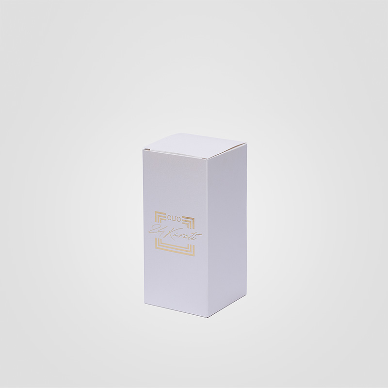 Astuccio Olio 24k per bottiglia 500ml in cartoncino Stardream con logo stampato a caldo in oro.