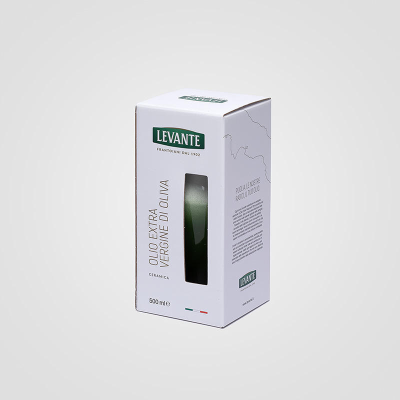 Astuccio in microonda per orcio da 500 ml Olio Levante con finestra fustellata, stampato in quadricromia e oro offset.