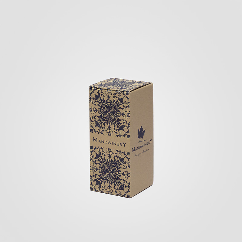 Astuccio per bottiglia 500ml in microonda avana e carta materica kraft con stampa offset 1 colore Pantone Mandwinery.