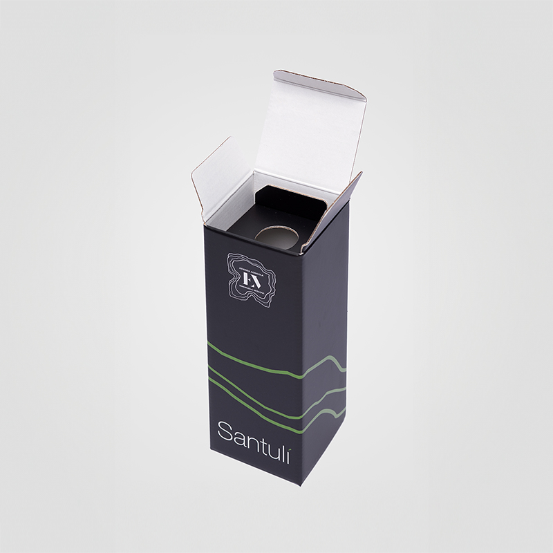 Packaging premium Santulì: astuccio in cartone microonda per olio extravergine di oliva.