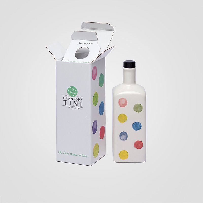 Astuccio in microonda per bottiglia in ceramica da 500 ml Frantoio Tini con stampa in quadricromia e serigrafia spot lucida spessorata.